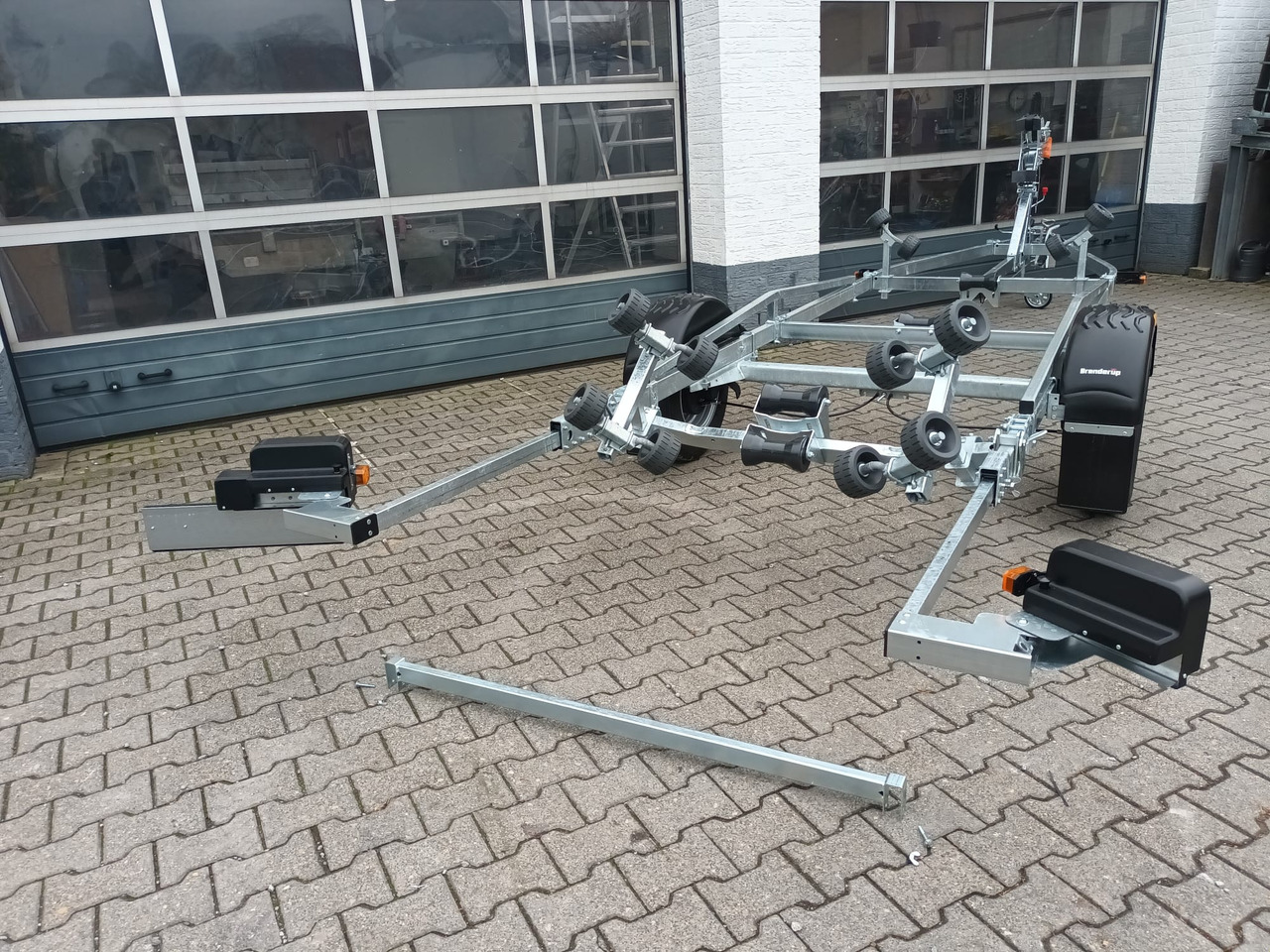 Brenderup Bootstrailer Premium 201500B SR X LED Superrollen 1500kg - Лодочный прицеп: фото 5 Brenderup Bootstrailer Premium 201500B SR X LED Superrollen 1500kg - Лодочный прицеп: фото 5