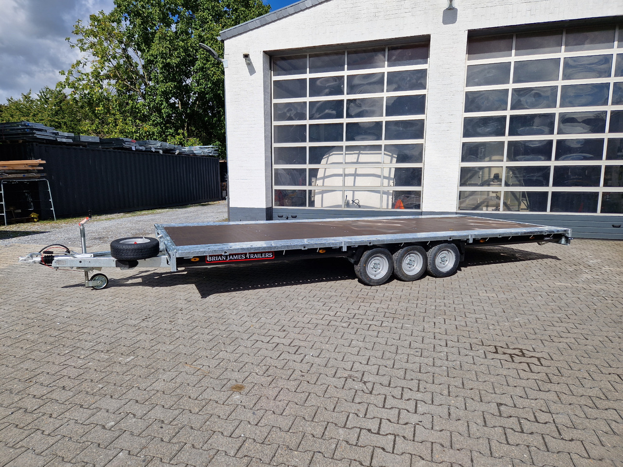 Brian James Trailer Connect 600x243cm plattform blackline Tridem 12" 3500kg - Прицеп бортовой/ Платформа: фото 2 Brian James Trailer Connect 600x243cm plattform blackline Tridem 12" 3500kg - Прицеп бортовой/ Платформа: фото 2