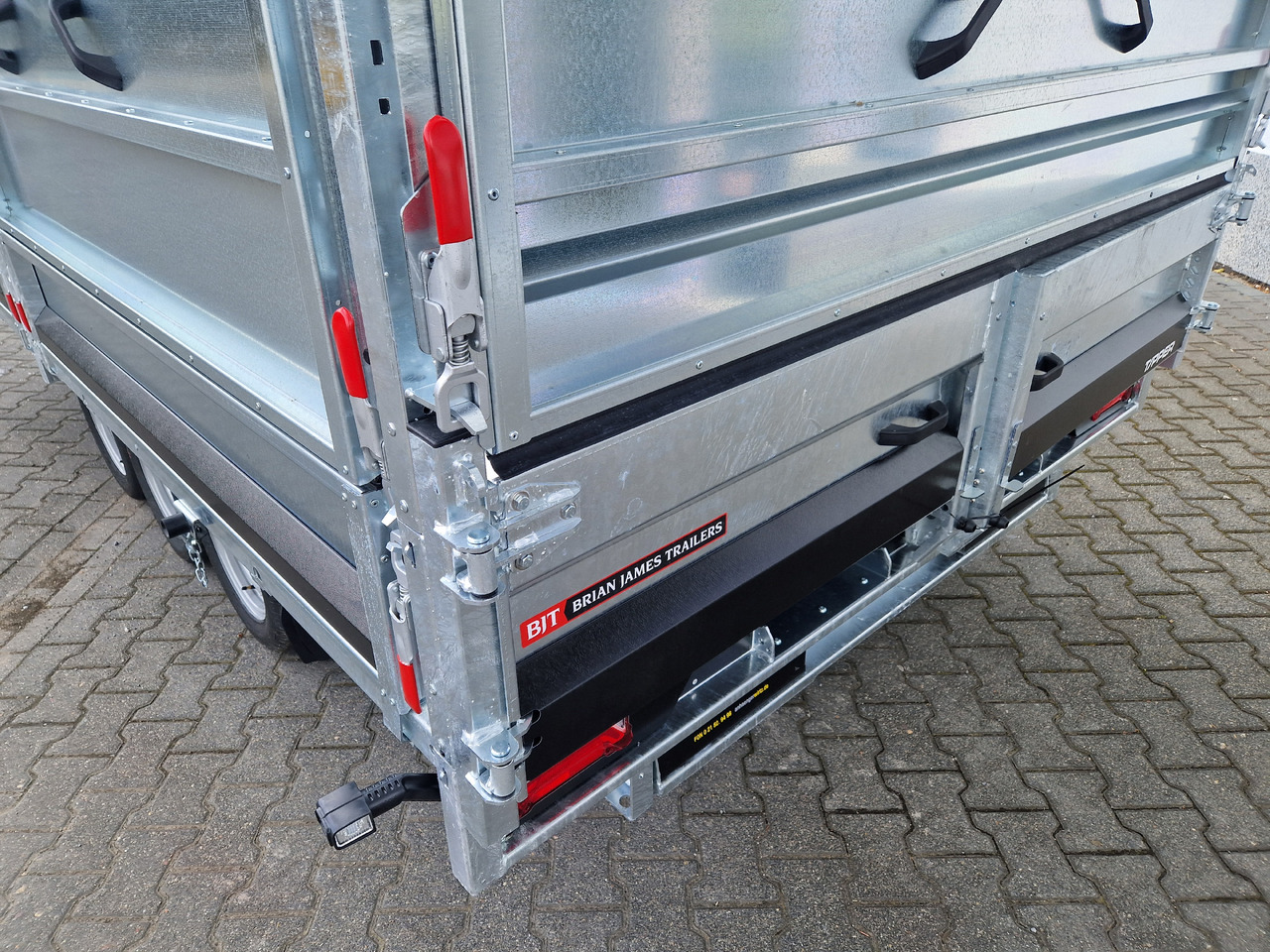Brian James Trailer Tipper 526-4020 400x200x100cm Aufsatz elek. blackline LED Tridem 3500kg Aktion - Самосвальный прицеп: фото 2 Brian James Trailer Tipper 526-4020 400x200x100cm Aufsatz elek. blackline LED Tridem 3500kg Aktion - Самосвальный прицеп: фото 2