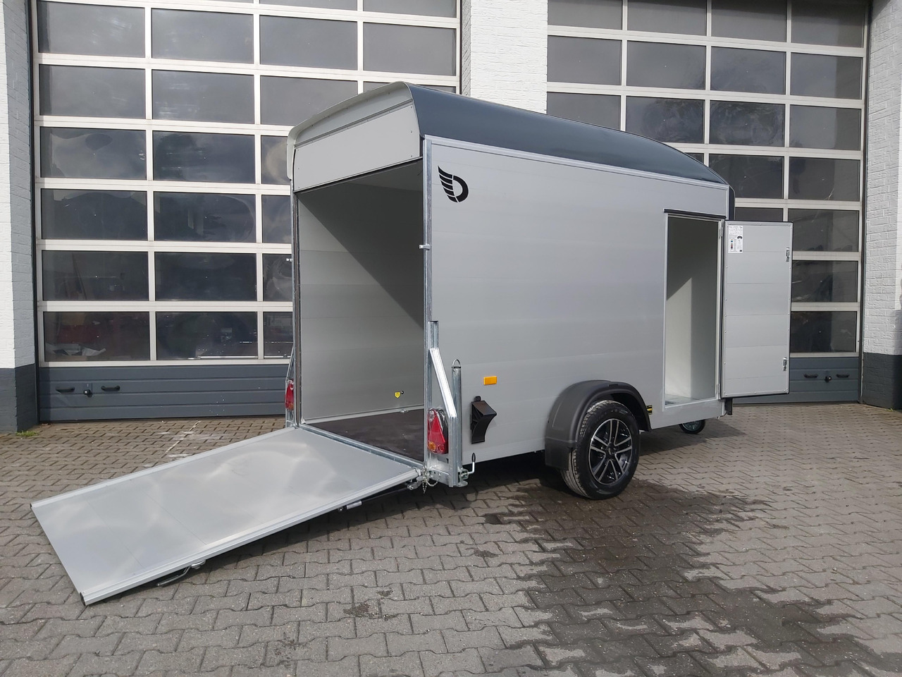 Cargo Roadster 300 300x150x184cm Alu Poly darkgrey Seitentür Alufelgen darkline 100km/H 1300kg - Прицеп-фургон: фото 3 Cargo Roadster 300 300x150x184cm Alu Poly darkgrey Seitentür Alufelgen darkline 100km/H 1300kg - Прицеп-фургон: фото 3