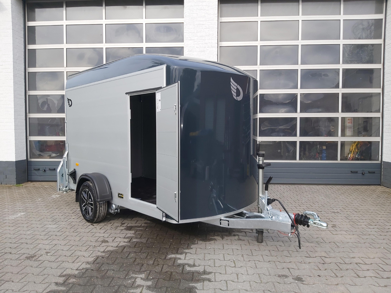 Cargo Roadster 300 300x150x184cm Alu Poly darkgrey Seitentür Alufelgen darkline 100km/H 1300kg - Прицеп-фургон: фото 2 Cargo Roadster 300 300x150x184cm Alu Poly darkgrey Seitentür Alufelgen darkline 100km/H 1300kg - Прицеп-фургон: фото 2