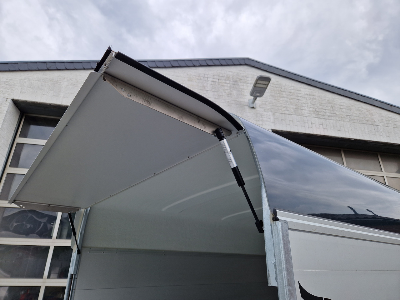 Cargo Roadster 400 312x164x184cm Alu Poly darkgrey Aluboden Seitentür 1300kg Pullman 100 km/H Abverk - Прицеп для легкового автомобиля: фото 2 Cargo Roadster 400 312x164x184cm Alu Poly darkgrey Aluboden Seitentür 1300kg Pullman 100 km/H Abverk - Прицеп для легкового автомобиля: фото 2