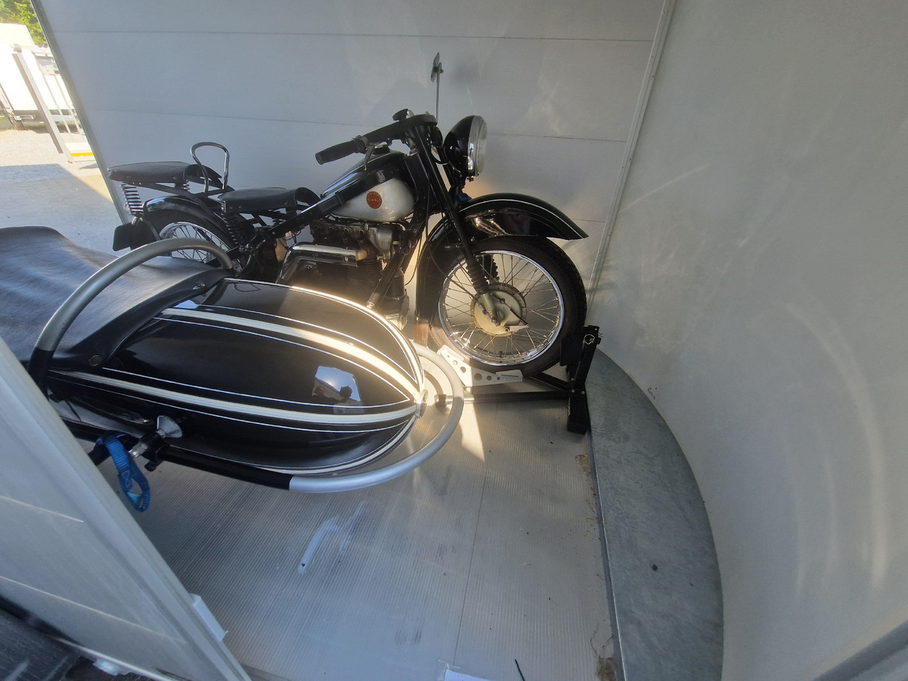 Прицеп-фургон Cargo Roadster 400 312x164x184cm Alu Poly weiss Seitentür Alufelgen Aluboden 1300kg Pullman 100km/H: фото 7