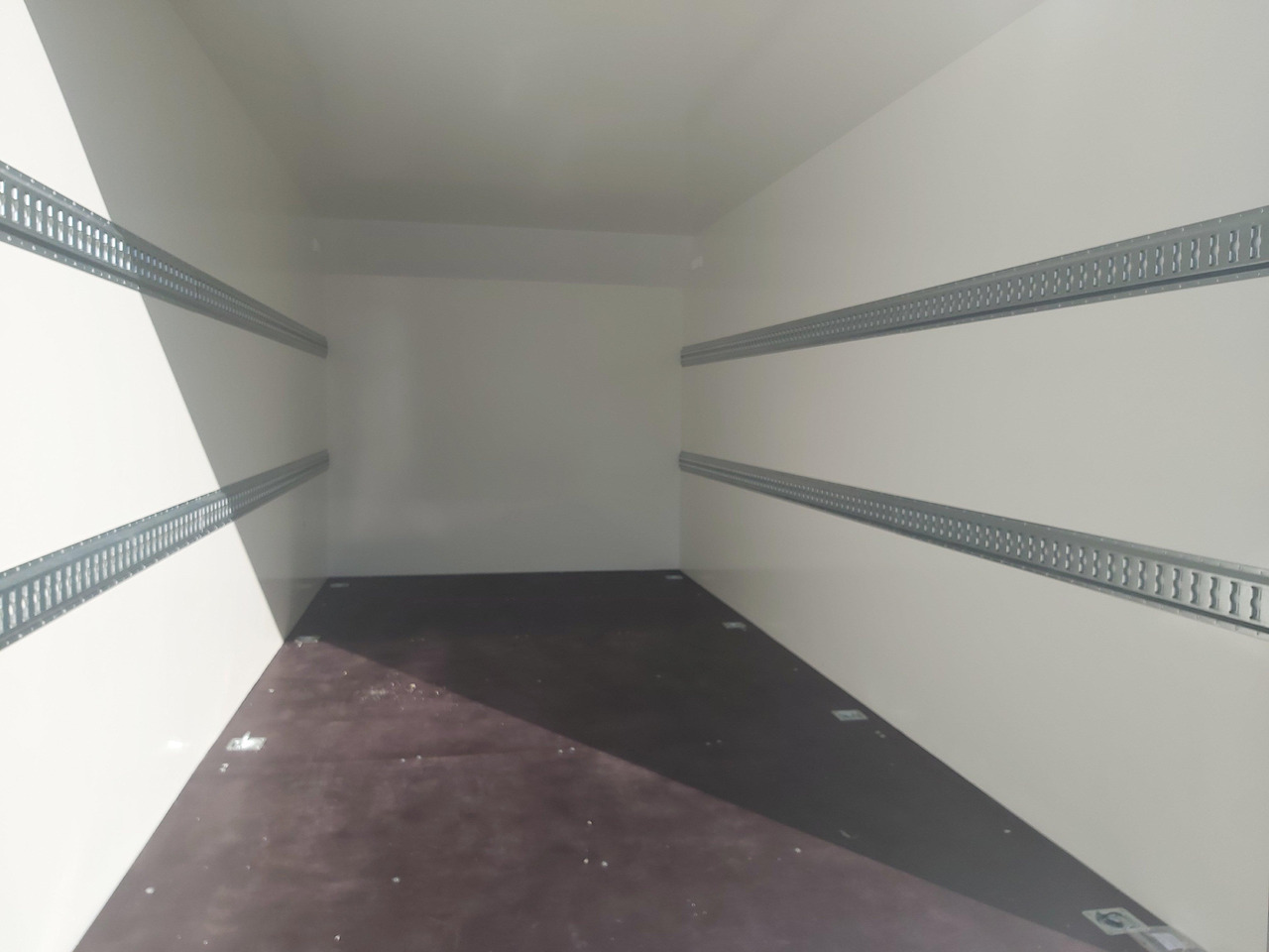 Прицеп-фургон Hochlader Koffer TFSP 470T.00 470x220x210cm aero Zurrsystem 10" 100km/H 2700kg: фото 7