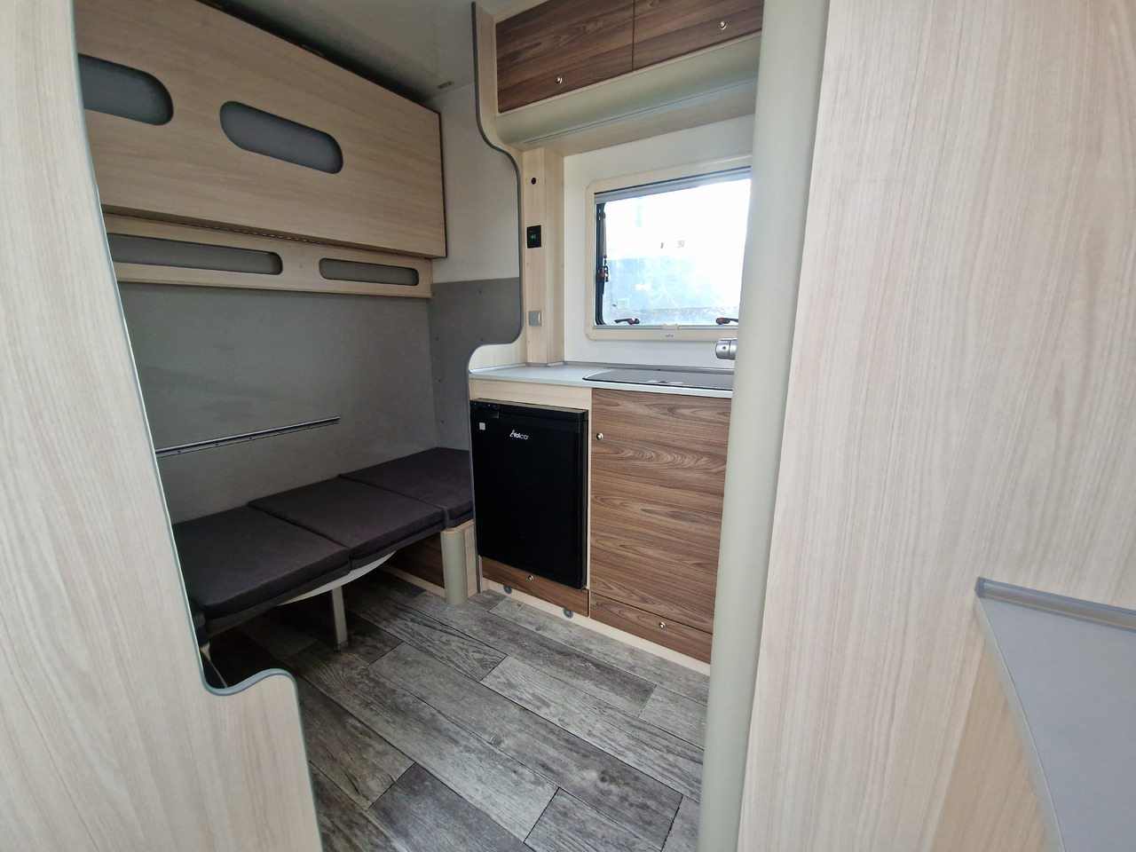 Прицеп для легкового автомобиля Koffer Sport Camp TFS 600.01 600x200x210cm Premium Laderaum 300cm Seitentür Wohnabteil 3000kg 100km: фото 6 Прицеп для легкового автомобиля Koffer Sport Camp TFS 600.01 600x200x210cm Premium Laderaum 300cm Seitentür Wohnabteil 3000kg 100km: фото 6