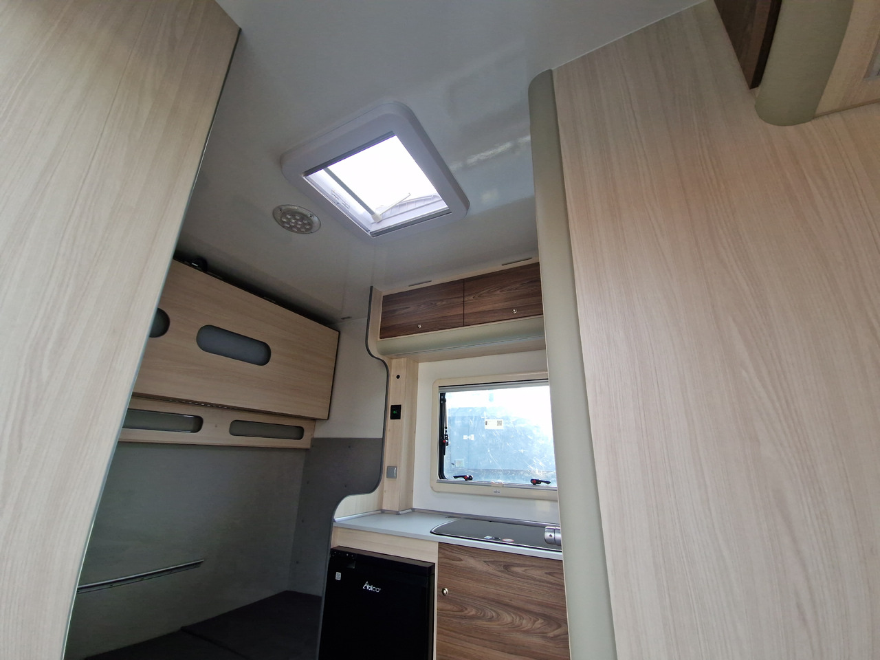 Прицеп для легкового автомобиля Koffer Sport Camp TFS 600.01 600x200x210cm Premium Laderaum 300cm Seitentür Wohnabteil 3000kg 100km: фото 8 Прицеп для легкового автомобиля Koffer Sport Camp TFS 600.01 600x200x210cm Premium Laderaum 300cm Seitentür Wohnabteil 3000kg 100km: фото 8