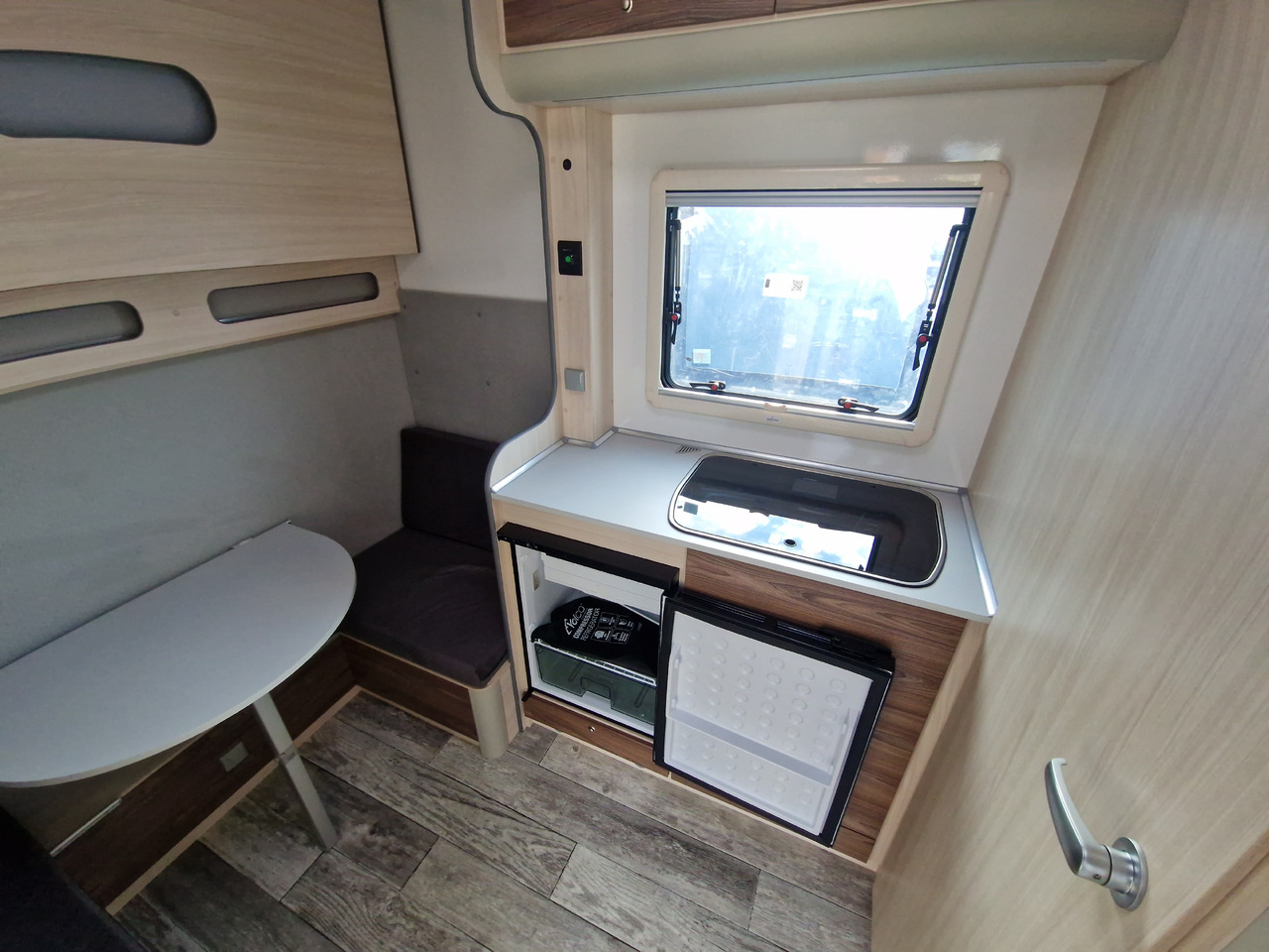 Прицеп для легкового автомобиля Koffer Sport Camp TFS 600.01 600x200x210cm Premium Laderaum 300cm Seitentür Wohnabteil 3000kg 100km: фото 12 Прицеп для легкового автомобиля Koffer Sport Camp TFS 600.01 600x200x210cm Premium Laderaum 300cm Seitentür Wohnabteil 3000kg 100km: фото 12