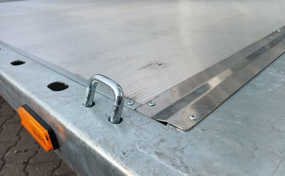 Martz Universal GT KIPP 500/3 S 500x210cm Aluboden ankippbar Heckklappe Winde Tridem 10" 3500kg - Прицеп для спецтехники: фото 1 Martz Universal GT KIPP 500/3 S 500x210cm Aluboden ankippbar Heckklappe Winde Tridem 10" 3500kg - Прицеп для спецтехники: фото 1