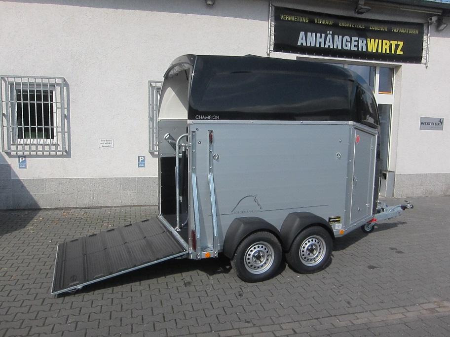 Pferdeanhänger Böckmann Champion R Sattelkammer blackline 2400kg CFF+ 100 km/H Modell 25 - Прицеп-коневоз: фото 5 Pferdeanhänger Böckmann Champion R Sattelkammer blackline 2400kg CFF+ 100 km/H Modell 25 - Прицеп-коневоз: фото 5