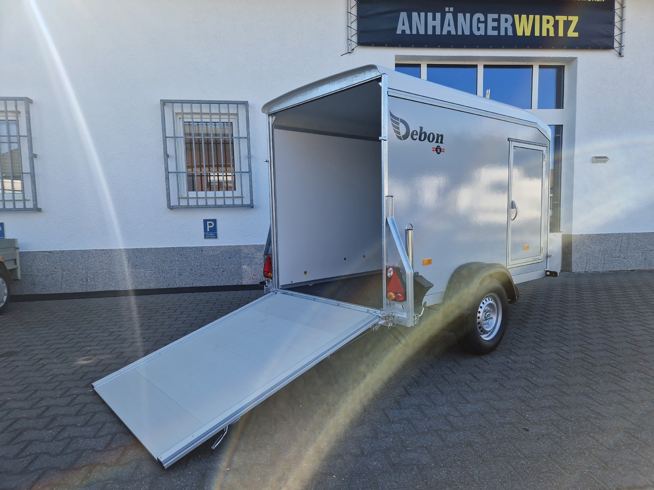 Roadster Sport C255 252x125x154cm aero Sandwich silvergrey Poly weiß Seitentür Rampekombi (S) 1300kg - Прицеп для легкового автомобиля: фото 1 Roadster Sport C255 252x125x154cm aero Sandwich silvergrey Poly weiß Seitentür Rampekombi (S) 1300kg - Прицеп для легкового автомобиля: фото 1