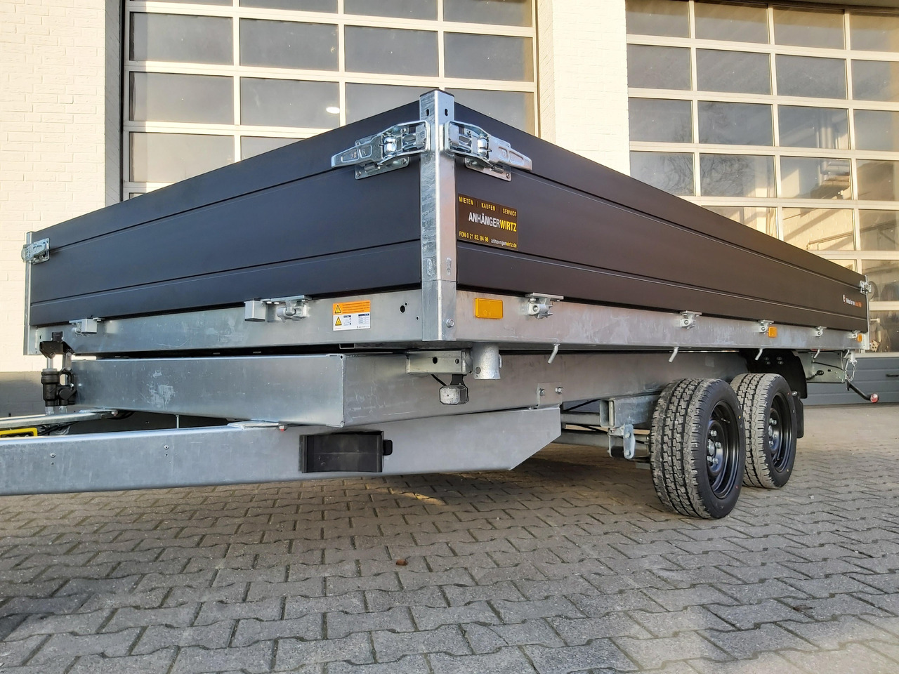 Saris Kipper K3 406 204 3500 2 E 406x204x35 black elektro NH Rampen Blattfeder 3500kg Herbst Aktion в лизинг Saris Kipper K3 406 204 3500 2 E 406x204x35 black elektro NH Rampen Blattfeder 3500kg Herbst Aktion: фото 6 Saris Kipper K3 406 204 3500 2 E 406x204x35 black elektro NH Rampen Blattfeder 3500kg Herbst Aktion в лизинг Saris Kipper K3 406 204 3500 2 E 406x204x35 black elektro NH Rampen Blattfeder 3500kg Herbst Aktion: фото 6