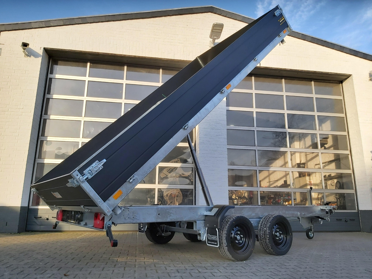 Saris Kipper K3 406 204 3500 2 E 406x204x35 black elektro NH Rampen Blattfeder 3500kg Herbst Aktion - Самосвальный прицеп: фото 2 Saris Kipper K3 406 204 3500 2 E 406x204x35 black elektro NH Rampen Blattfeder 3500kg Herbst Aktion - Самосвальный прицеп: фото 2