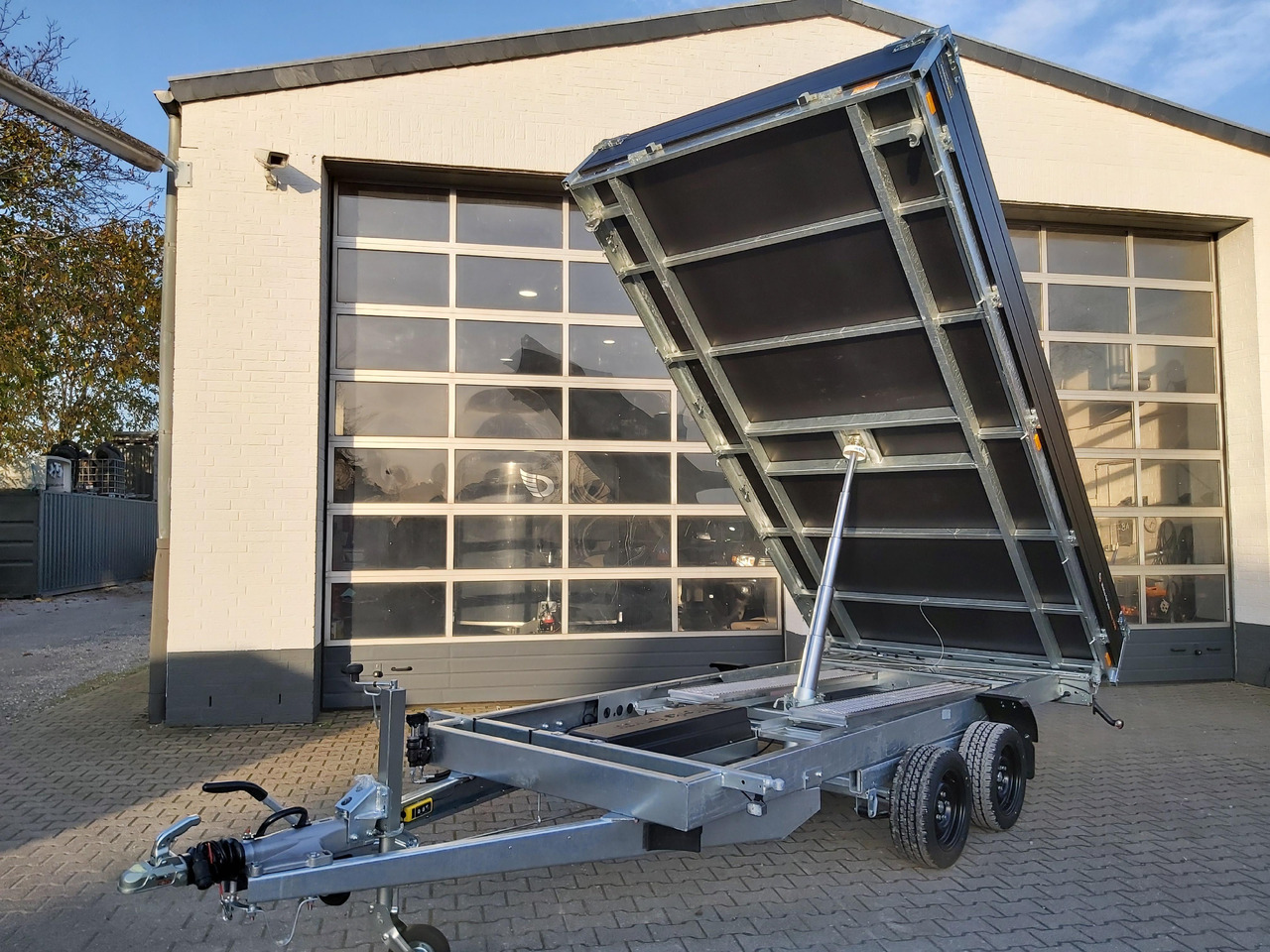 Saris Kipper K3 406 204 3500 2 E 406x204x35 black elektro NH Rampen Blattfeder 3500kg Herbst Aktion в лизинг Saris Kipper K3 406 204 3500 2 E 406x204x35 black elektro NH Rampen Blattfeder 3500kg Herbst Aktion: фото 7 Saris Kipper K3 406 204 3500 2 E 406x204x35 black elektro NH Rampen Blattfeder 3500kg Herbst Aktion в лизинг Saris Kipper K3 406 204 3500 2 E 406x204x35 black elektro NH Rampen Blattfeder 3500kg Herbst Aktion: фото 7