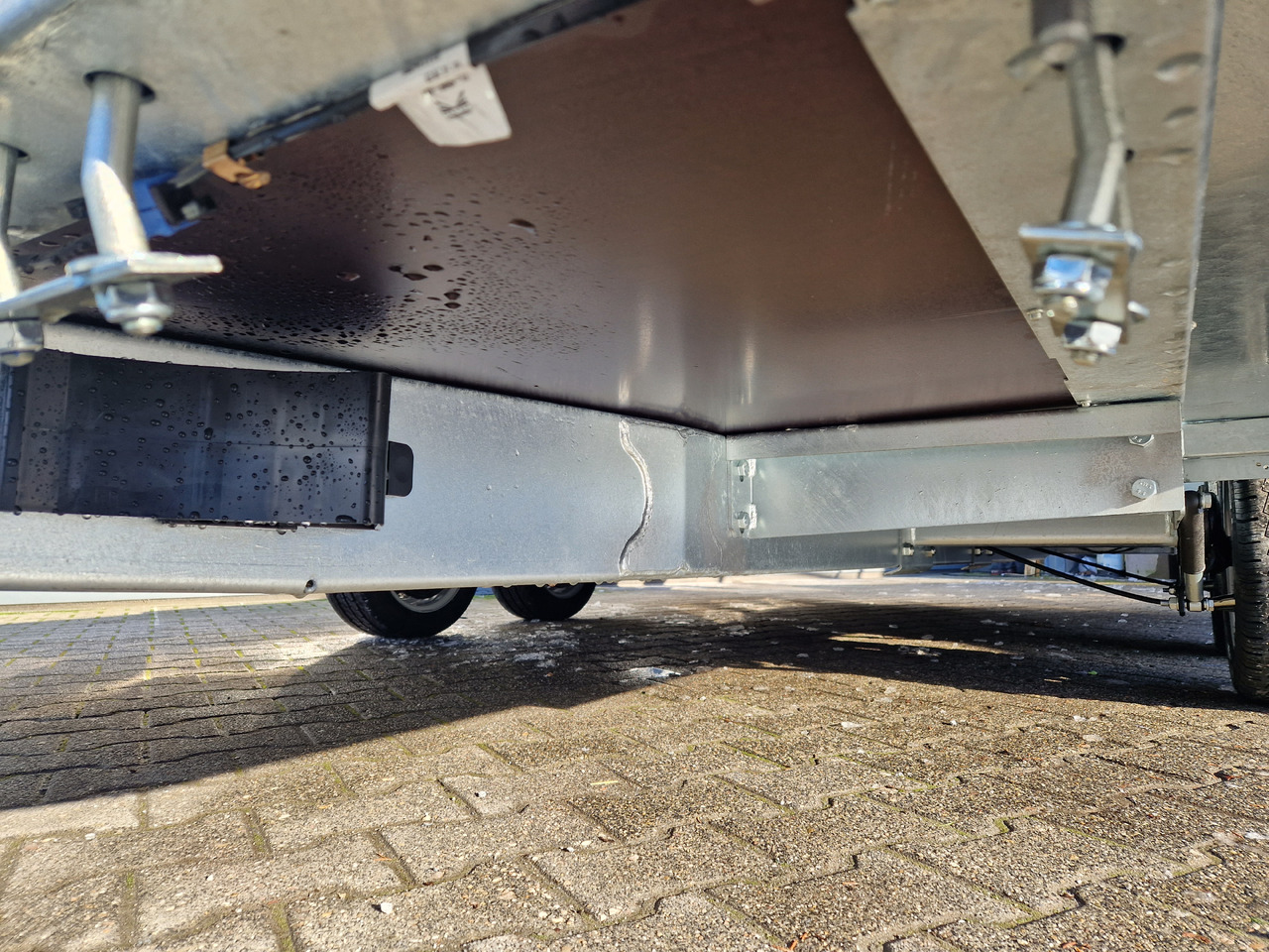 Saris Magnum MAXX 3500 406x182x30cm force one Rampen Schaufelablage 100km/H 3500kg Januar Aktion - Прицеп для спецтехники: фото 4 Saris Magnum MAXX 3500 406x182x30cm force one Rampen Schaufelablage 100km/H 3500kg Januar Aktion - Прицеп для спецтехники: фото 4