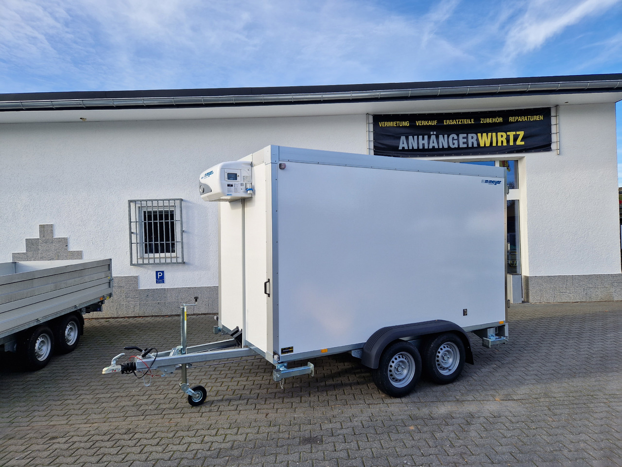 Tiefkühlanhänger AZK 2734/180 336x170x200cm 100/100 GOVI K6 bis -18°C (M) 2700kg - Прицеп-рефрижератор: фото 2 Tiefkühlanhänger AZK 2734/180 336x170x200cm 100/100 GOVI K6 bis -18°C (M) 2700kg - Прицеп-рефрижератор: фото 2