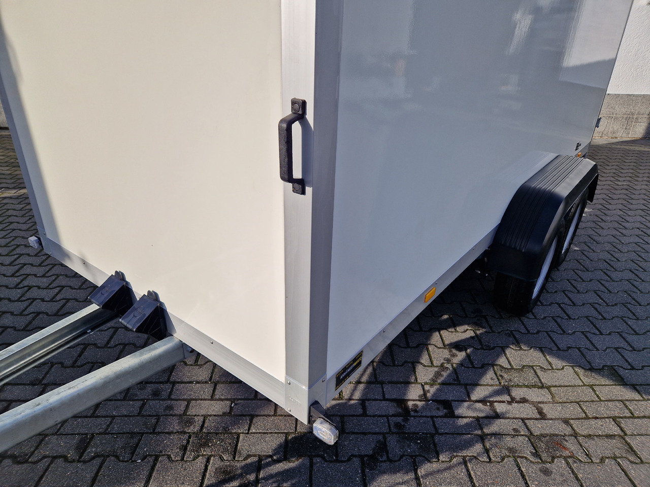 WM Meyer Koffer AZ 2040/151 S35 401x151x185cm (XL) 2000kg - Прицеп-фургон: фото 2 WM Meyer Koffer AZ 2040/151 S35 401x151x185cm (XL) 2000kg - Прицеп-фургон: фото 2