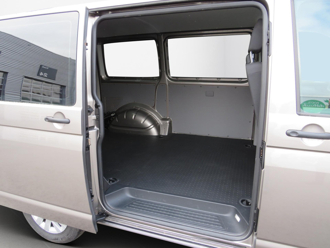 VOLKSWAGEN T6.1 Transporter Trendline 2.0 TDI Kasten Euro6 ZV - Легковой фургон: фото 3 VOLKSWAGEN T6.1 Transporter Trendline 2.0 TDI Kasten Euro6 ZV - Легковой фургон: фото 3