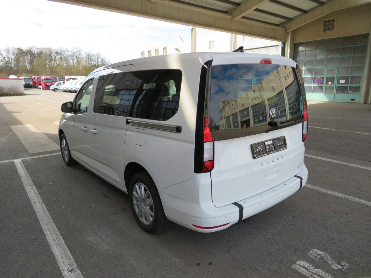 Volkswagen Caddy Maxi 2.0 TDI Rollstuhlumbau Taxirampe - Легковой автомобиль: фото 4 Volkswagen Caddy Maxi 2.0 TDI Rollstuhlumbau Taxirampe - Легковой автомобиль: фото 4