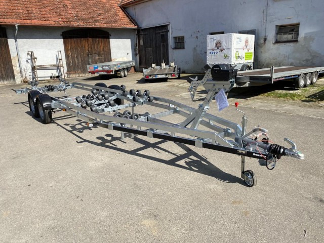 Brenderup Brenderup Premium Bootsanhänger 303500TB SRX mit Superrollen, 3,5 to. 8,7m/ 30 Fuß - Лодочный прицеп: фото 1 Brenderup Brenderup Premium Bootsanhänger 303500TB SRX mit Superrollen, 3,5 to. 8,7m/ 30 Fuß - Лодочный прицеп: фото 1