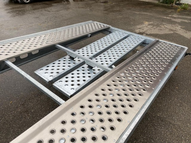 Gala BGG Taurus Duo 85 35 3, 8500 x 2150 mm, 3-Achs, für 2 Autos - Прицеп-автовоз: фото 4 Gala BGG Taurus Duo 85 35 3, 8500 x 2150 mm, 3-Achs, für 2 Autos - Прицеп-автовоз: фото 4