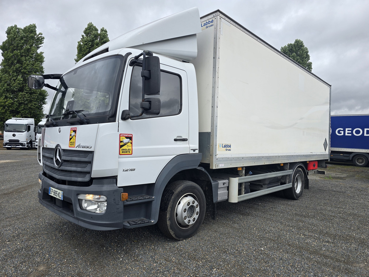 MERCEDES-BENZ Atego 1218 - Bo - LIFT - SIDE DOOR - ADR - Грузовик с закрытым кузовом: фото 2 MERCEDES-BENZ Atego 1218 - Bo - LIFT - SIDE DOOR - ADR - Грузовик с закрытым кузовом: фото 2