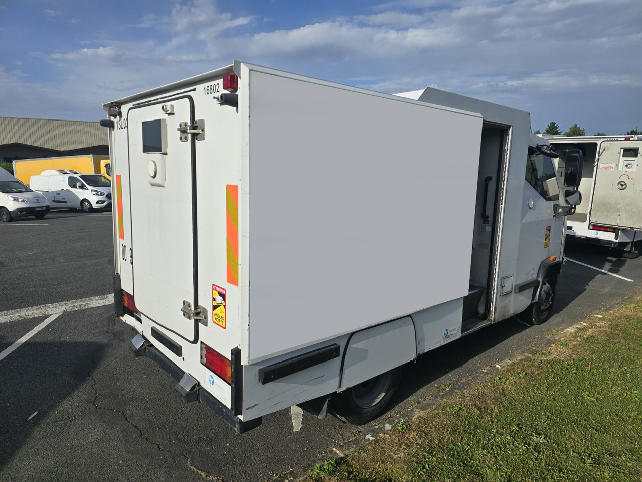 Mercedes Vario 816 - Инкассаторская машина: фото 3 Mercedes Vario 816 - Инкассаторская машина: фото 3