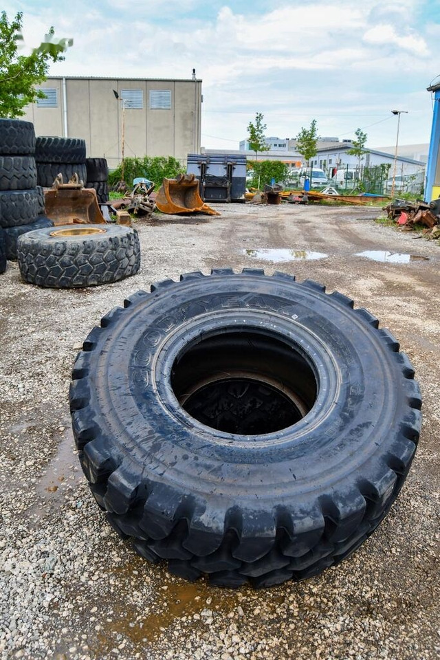 Goodyear 20.5R25 - Колесо: фото 2 Goodyear 20.5R25 - Колесо: фото 2