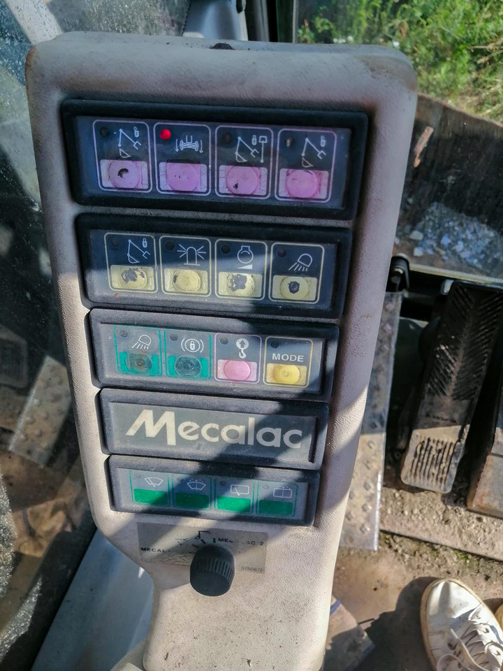 MECALAC 14 MXT - Колёсный экскаватор: фото 4 MECALAC 14 MXT - Колёсный экскаватор: фото 4