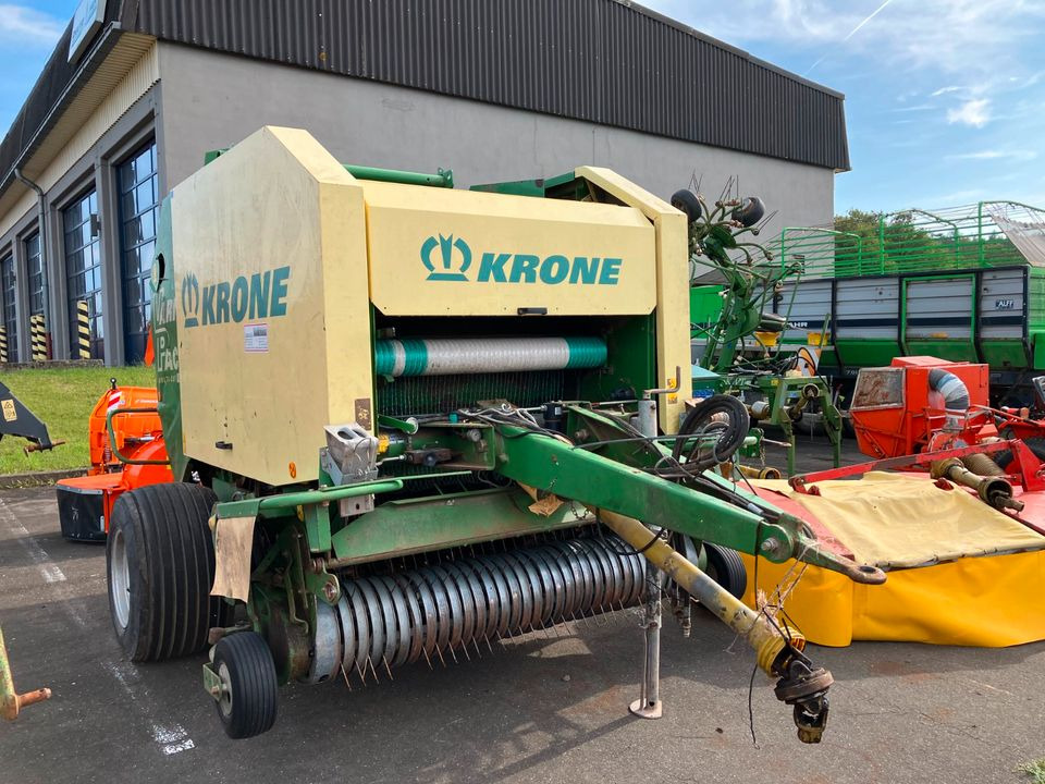 Krone Rundballenpresse VP 1500 MC Schneidwerk Netzbindung - Пресс-подборщик рулонный: фото 1 Krone Rundballenpresse VP 1500 MC Schneidwerk Netzbindung - Пресс-подборщик рулонный: фото 1