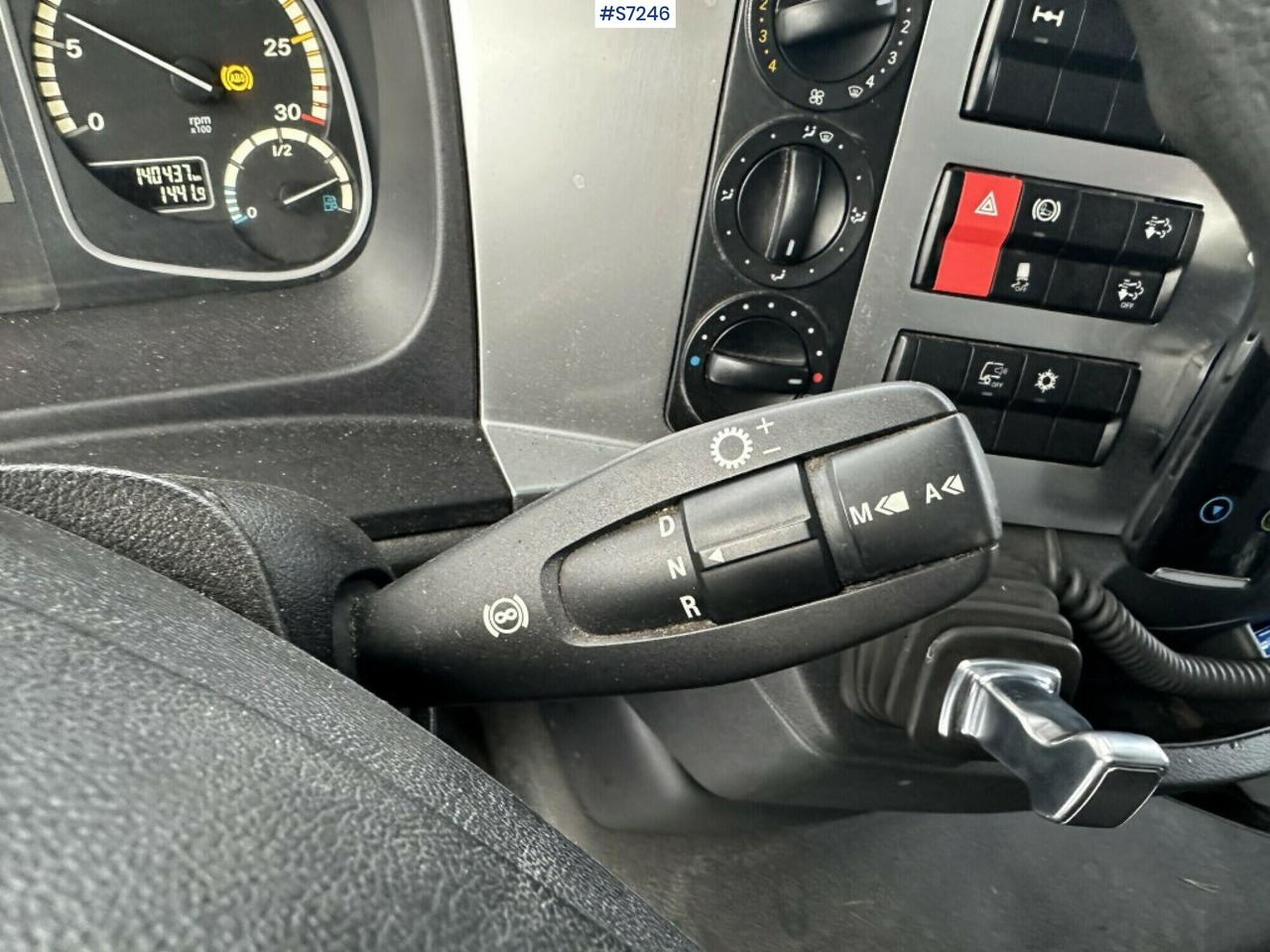 Грузовик с закрытым кузовом Box truck Mercedes Benz Atego 1523 with high and sinkable roof: фото 15