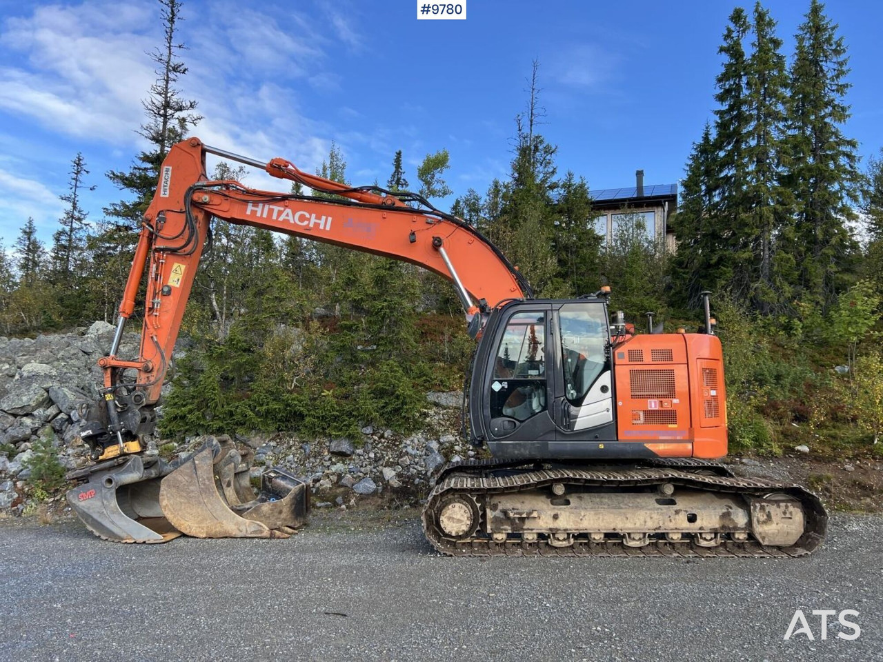 Hitachi ZX 225 US LC-L with excavation system and attachments - Гусеничный экскаватор: фото 2 Hitachi ZX 225 US LC-L with excavation system and attachments - Гусеничный экскаватор: фото 2