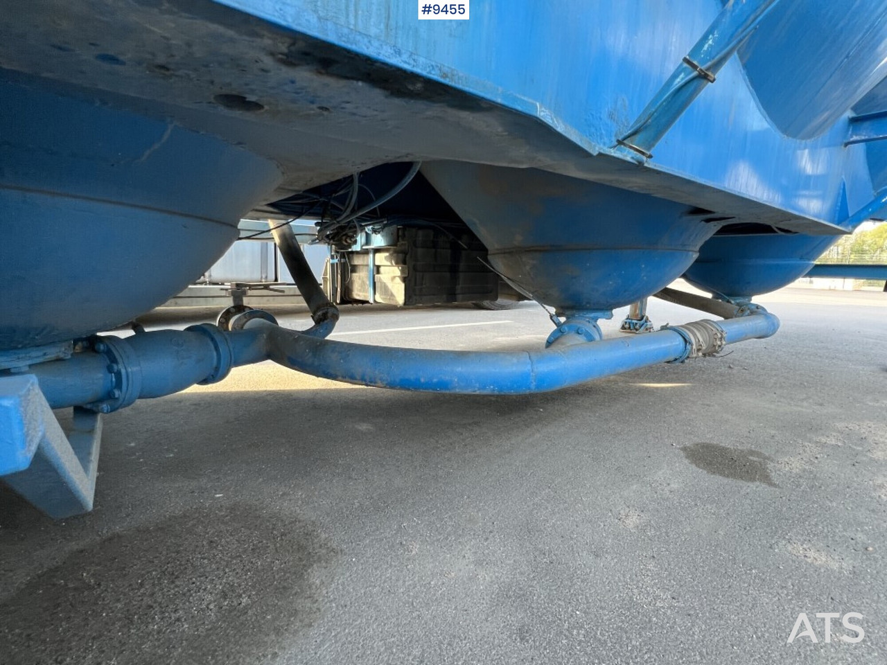 INTERCONSULT Bulk trailer - Полуприцеп цистерна для сыпучих грузов: фото 4 INTERCONSULT Bulk trailer - Полуприцеп цистерна для сыпучих грузов: фото 4