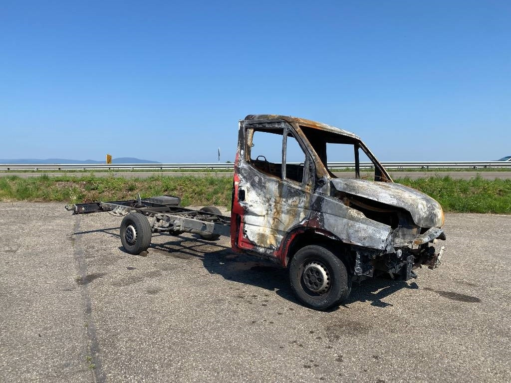 Iveco DAILY 33S12 / 2.3D 115 - Цельнометаллический фургон: фото 3 Iveco DAILY 33S12 / 2.3D 115 - Цельнометаллический фургон: фото 3