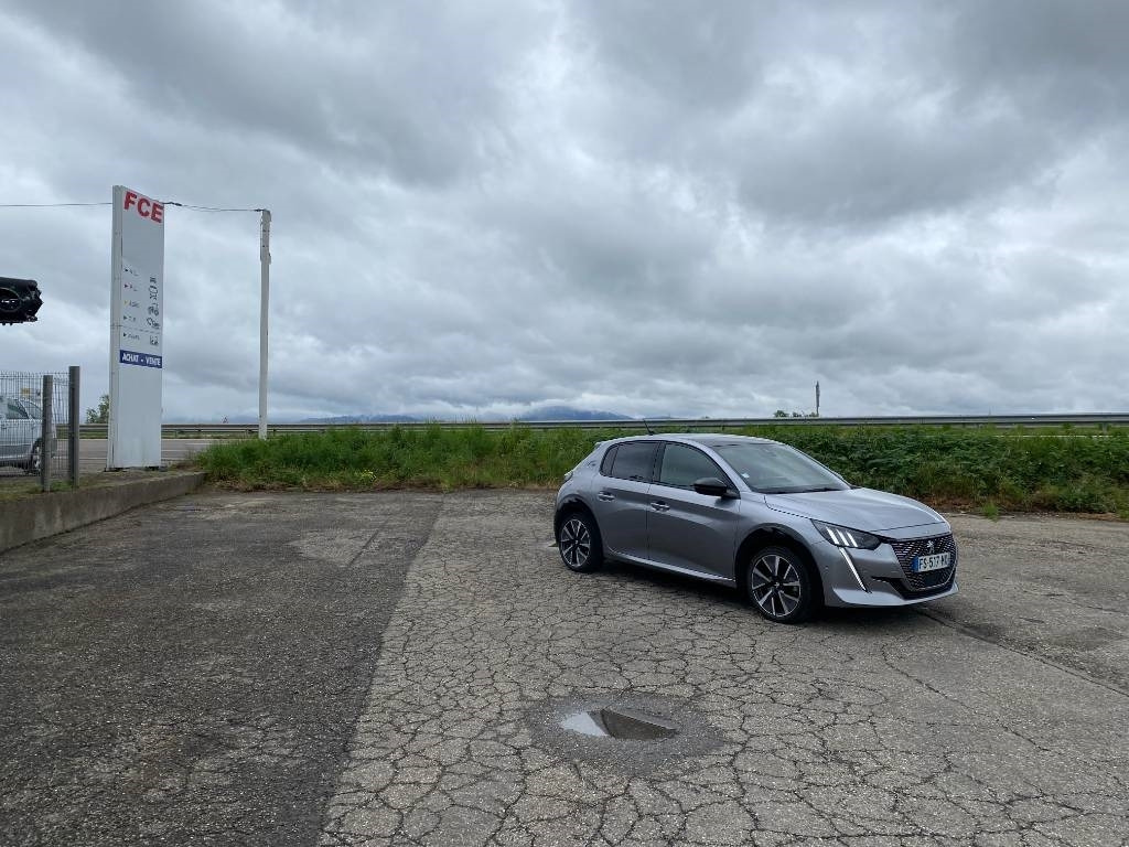 Peugeot e208 136/GT-Line Toit Panoramique 1er Main - Легковой автомобиль: фото 3 Peugeot e208 136/GT-Line Toit Panoramique 1er Main - Легковой автомобиль: фото 3