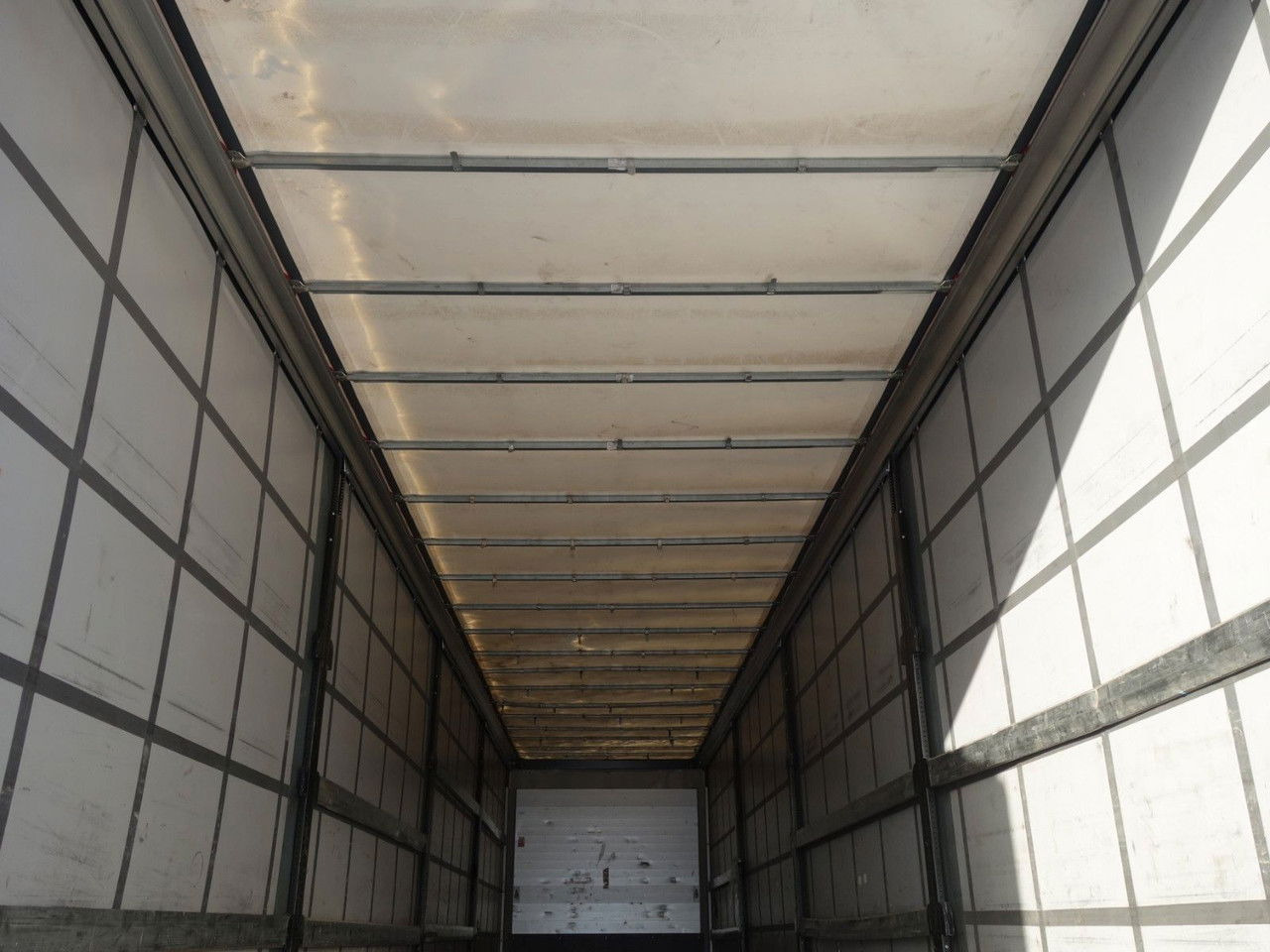 Тентованный полуприцеп Schwarzmüller SPA 3/E Standard, 1 Achse, SAF SPA 3/E Standard, 1 Achse, SAF: фото 7 Тентованный полуприцеп Schwarzmüller SPA 3/E Standard, 1 Achse, SAF SPA 3/E Standard, 1 Achse, SAF: фото 7