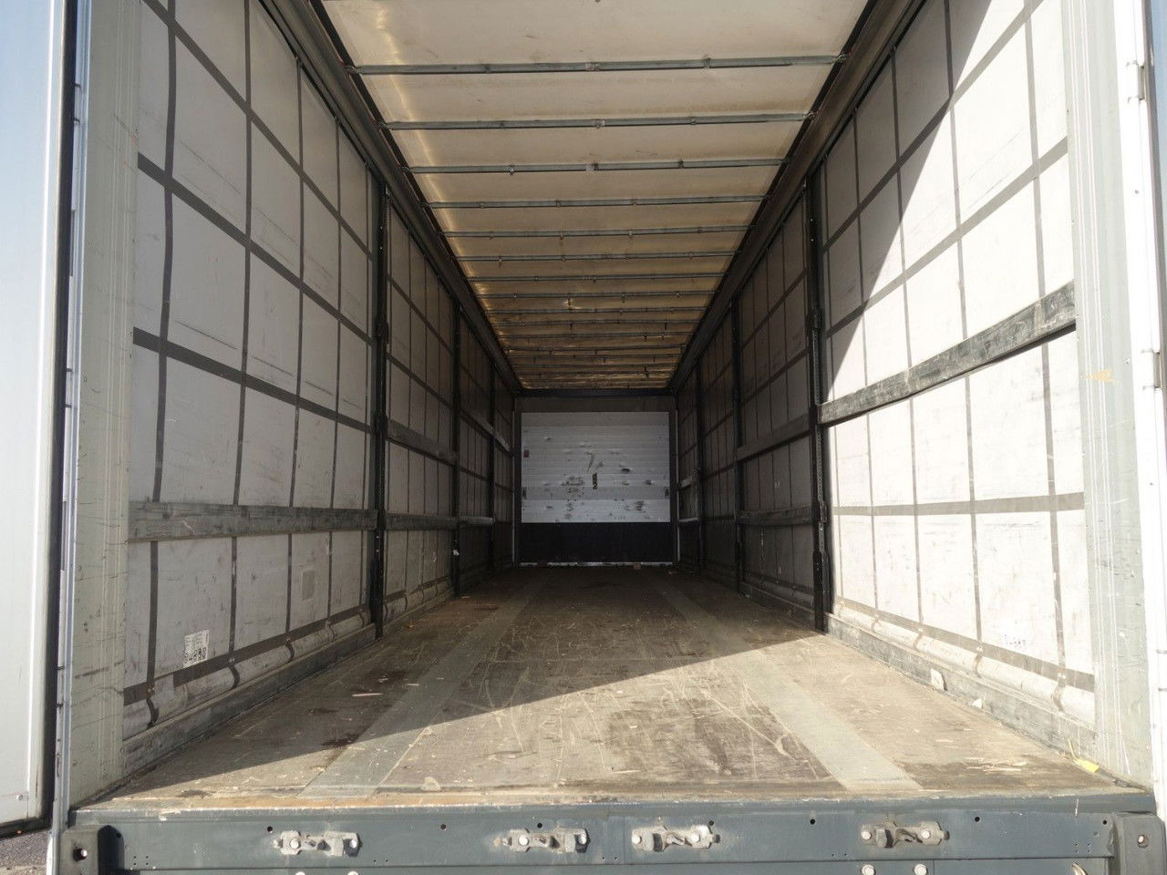 Тентованный полуприцеп Schwarzmüller SPA 3/E Standard, 1 Achse, SAF SPA 3/E Standard, 1 Achse, SAF: фото 6 Тентованный полуприцеп Schwarzmüller SPA 3/E Standard, 1 Achse, SAF SPA 3/E Standard, 1 Achse, SAF: фото 6