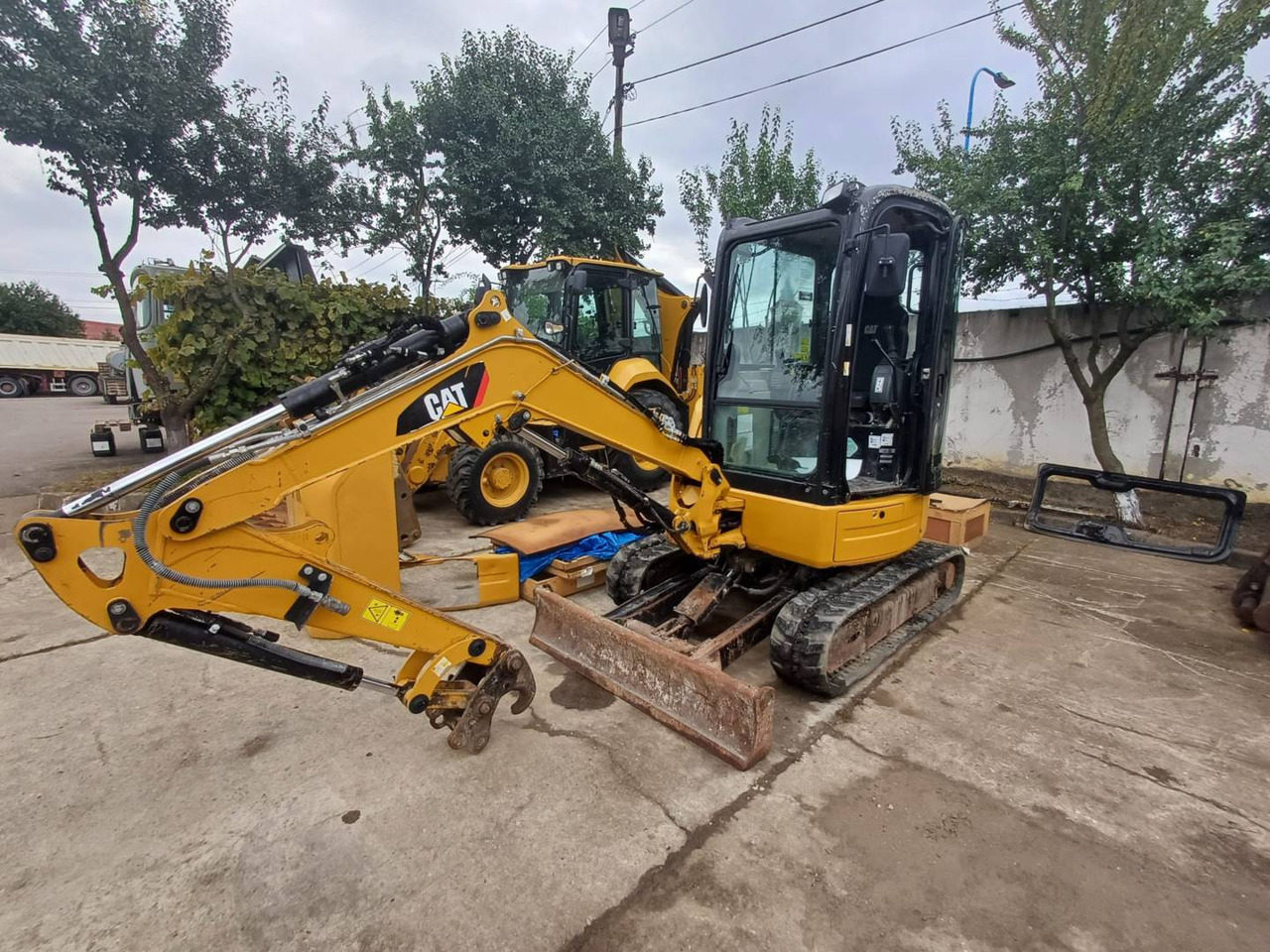 CAT 303ECR - Гусеничный экскаватор: фото 1 CAT 303ECR - Гусеничный экскаватор: фото 1