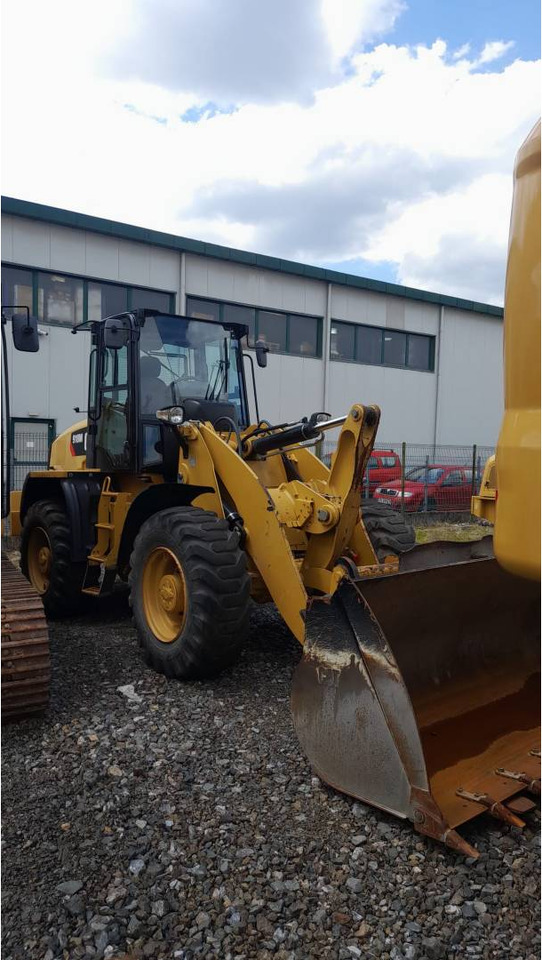 CAT 918M - Колёсный погрузчик: фото 2 CAT 918M - Колёсный погрузчик: фото 2