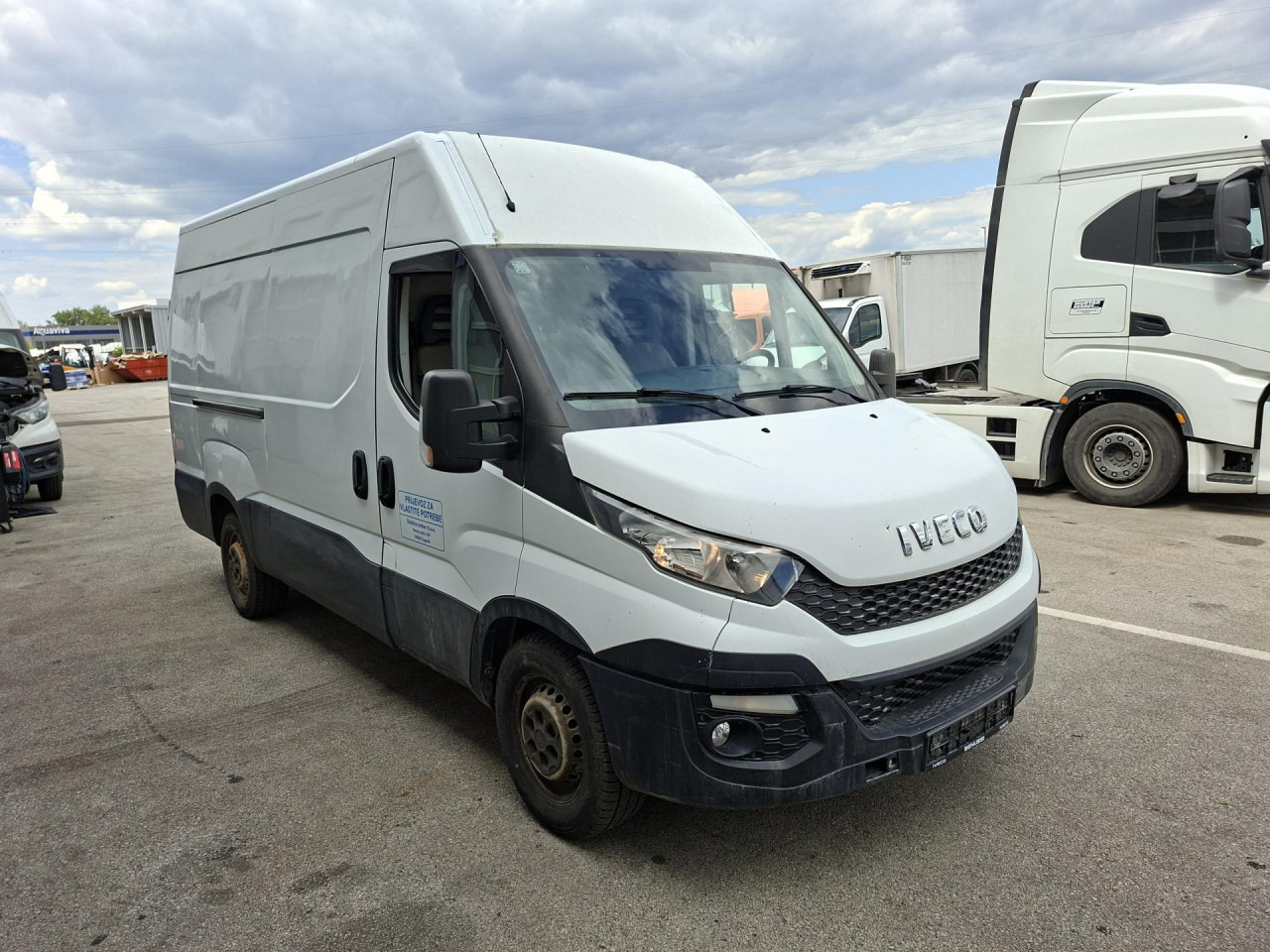 IVECO Daily 35S13V - Пассажирский фургон: фото 2 IVECO Daily 35S13V - Пассажирский фургон: фото 2