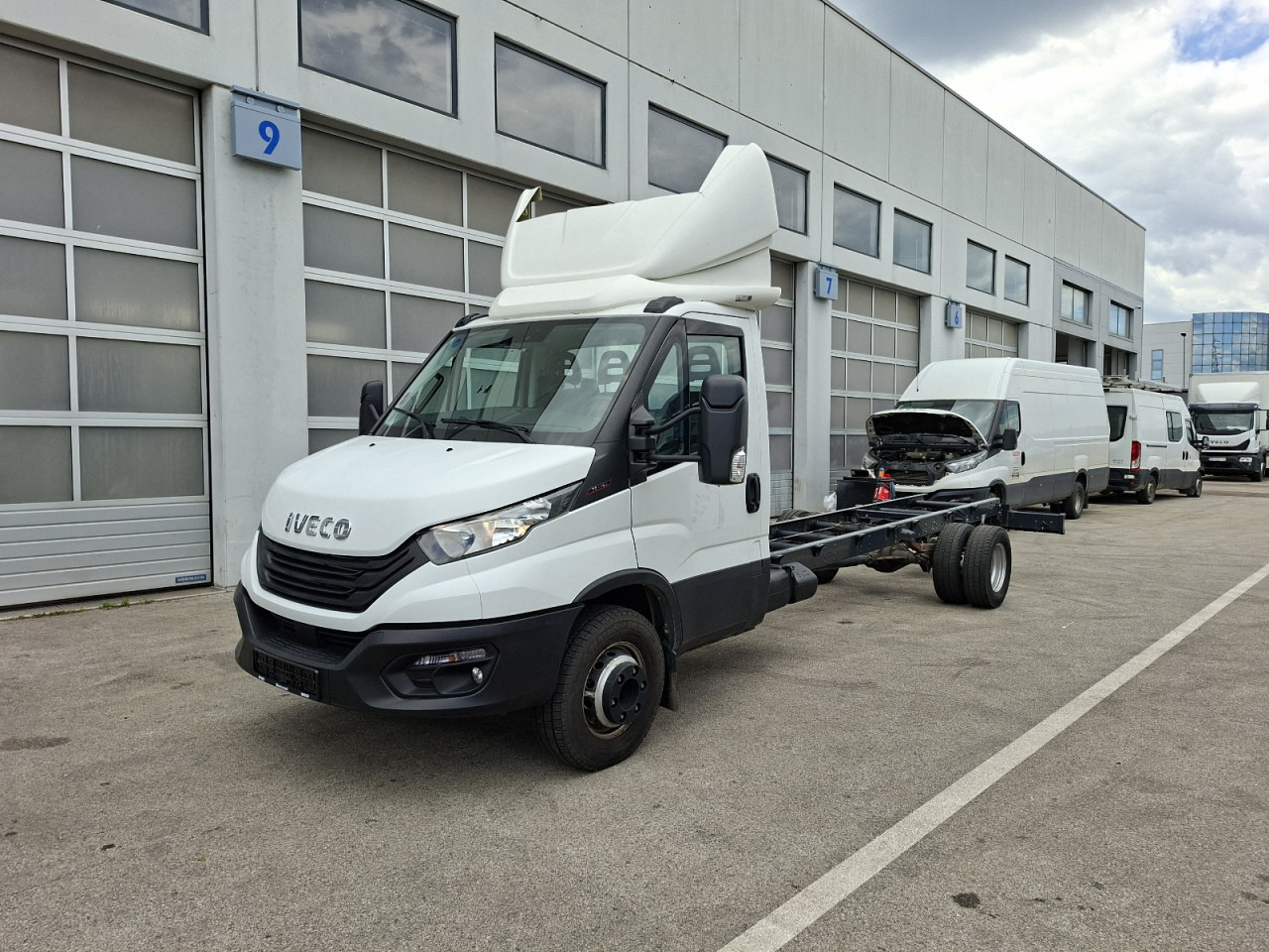 IVECO Daily 70C18H - Грузовик-шасси: фото 1 IVECO Daily 70C18H - Грузовик-шасси: фото 1
