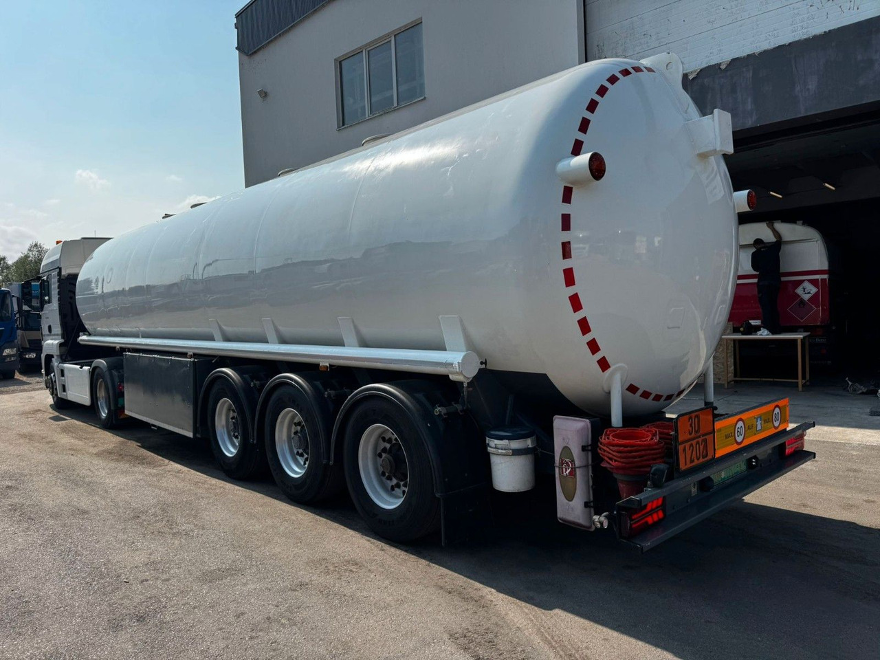 Schrader Treibstoff Diesel/Benzin, 4 Kammern, Sening - Полуприцеп-цистерна: фото 4 Schrader Treibstoff Diesel/Benzin, 4 Kammern, Sening - Полуприцеп-цистерна: фото 4