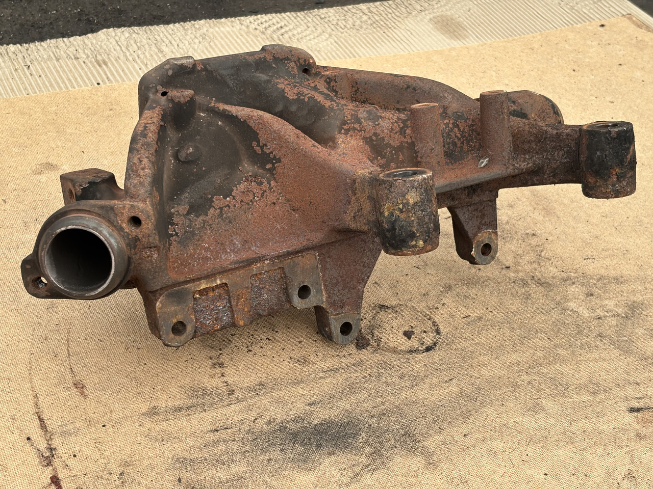 Claas Lexion 780 Kolektor Wydechowy Mercedes R5421421009 OM502 - Выпускной коллектор для Зерноуборочных комбайнов: фото 5 Claas Lexion 780 Kolektor Wydechowy Mercedes R5421421009 OM502 - Выпускной коллектор для Зерноуборочных комбайнов: фото 5