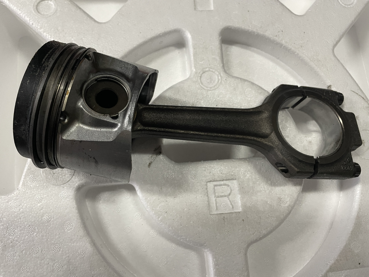 Deutz D2011 TD2011 D2011L04 - korbowód - Шатун для Строительной техники: фото 1 Deutz D2011 TD2011 D2011L04 - korbowód - Шатун для Строительной техники: фото 1