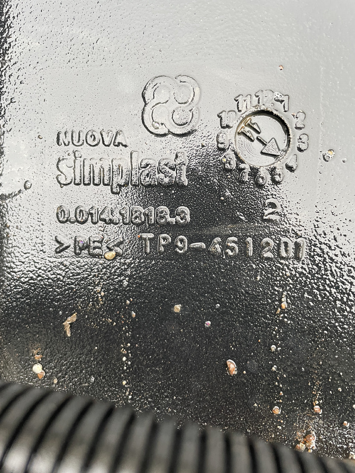 Deutz Fahr Agrotron - zbiornik paliwa 001418183 - Топливный бак для Сельскохозяйственной техники: фото 1 Deutz Fahr Agrotron - zbiornik paliwa 001418183 - Топливный бак для Сельскохозяйственной техники: фото 1