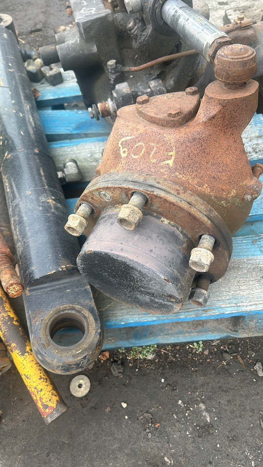 Fendt Vario 209 tms most przedni części. - Передняя ось для Сельскохозяйственной техники: фото 3 Fendt Vario 209 tms most przedni części. - Передняя ось для Сельскохозяйственной техники: фото 3