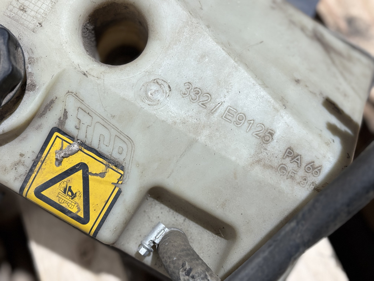 JCB 332/E9125 Zbiornik wyrównawczy płynu chłodniczego - Расширительный бачок для Строительной техники: фото 3 JCB 332/E9125 Zbiornik wyrównawczy płynu chłodniczego - Расширительный бачок для Строительной техники: фото 3