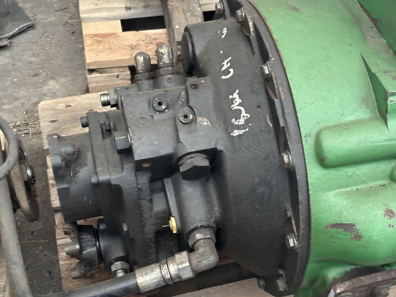 John Deere 3200, 3220, 3400 Silnik Słupek Blok Koło Zamachowe Kolektor Wał Wałek 4045HZ275 - Маховик для Сельскохозяйственной техники: фото 2 John Deere 3200, 3220, 3400 Silnik Słupek Blok Koło Zamachowe Kolektor Wał Wałek 4045HZ275 - Маховик для Сельскохозяйственной техники: фото 2