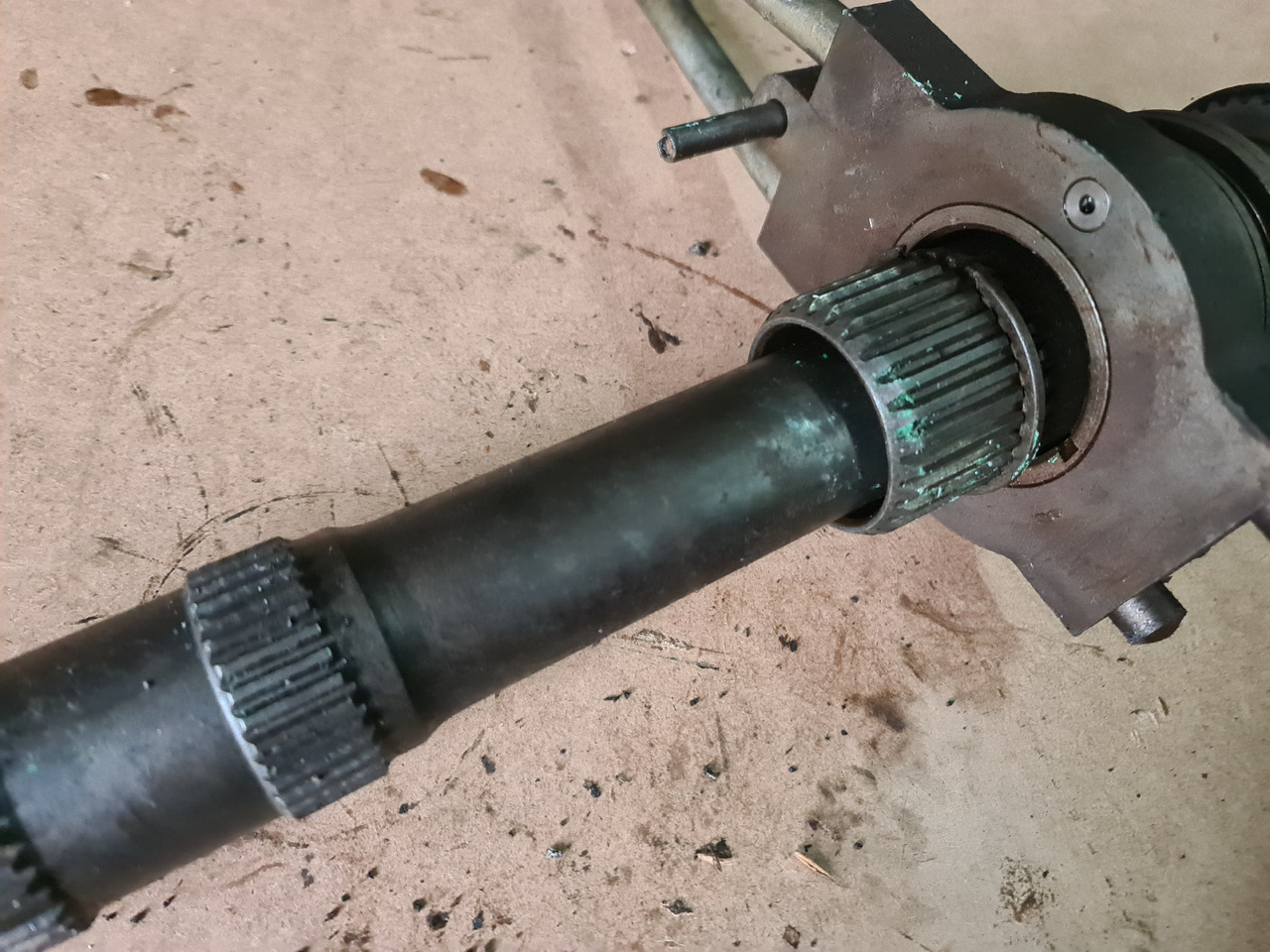 John Deere 4650, 4850 WAŁ NAPĘDOWY R89463 RE35974 R70800 AR94272 - Приводный вал для Сельскохозяйственной техники: фото 3 John Deere 4650, 4850 WAŁ NAPĘDOWY R89463 RE35974 R70800 AR94272 - Приводный вал для Сельскохозяйственной техники: фото 3