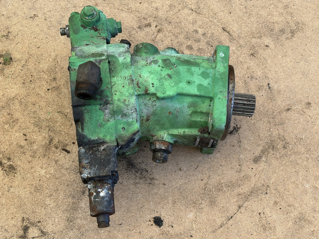 John Deere 8200 8300 8400 8500 Silnik hydrauliczny AXE83863 - Гидравлический мотор для Сельскохозяйственной техники: фото 1 John Deere 8200 8300 8400 8500 Silnik hydrauliczny AXE83863 - Гидравлический мотор для Сельскохозяйственной техники: фото 1