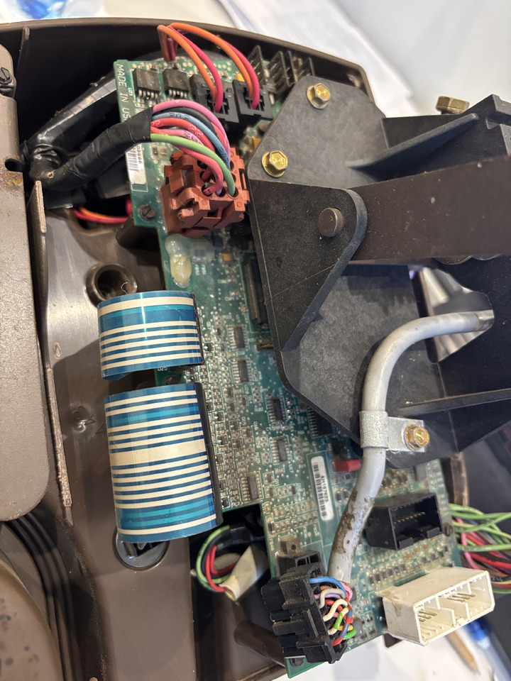 John Deere 9650 9750 STS CTS - płytka elektryczna podłokietnika AH167623 - Электрическая система для Тракторов: фото 2 John Deere 9650 9750 STS CTS - płytka elektryczna podłokietnika AH167623 - Электрическая система для Тракторов: фото 2